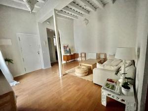 Część wypoczynkowa w obiekcie 7R Charming Apartament Downtown Sevilla