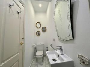Łazienka w obiekcie 7R Charming Apartament Downtown Sevilla