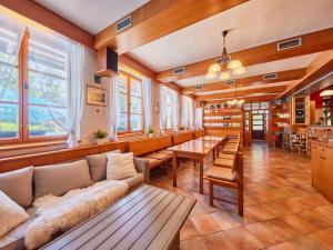 Posezení v ubytování Chalet Krakonoš by Interhome