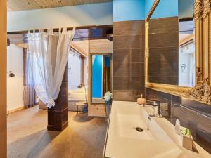 Koupelna v ubytování Chalet Krakonoš by Interhome