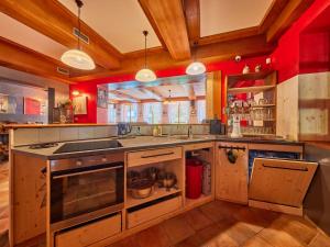 Kuchyň nebo kuchyňský kout v ubytování Chalet Krakonoš by Interhome