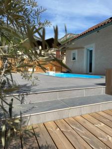 a villa with a swimming pool and a house at L'instant d'un séjour in Le Guâ