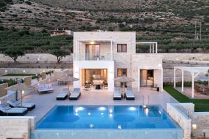 Bazén v ubytování Actea Seaview Villas I "Free" heated pool & 800m sea nebo v jeho okolí