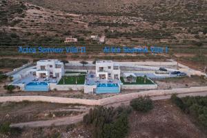 una vista aerea di un gruppo di edifici bianchi di Actea Seaview Villas I Free heated pool & 800m sea a Kíssamos