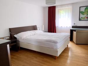 Ліжко або ліжка в номері Große Wohnung mit 2 Schlafzimmern