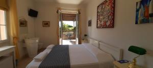 a bedroom with a bed and a bathroom with a window at Villa Playa del Sol - B1 in Saint-Tropez