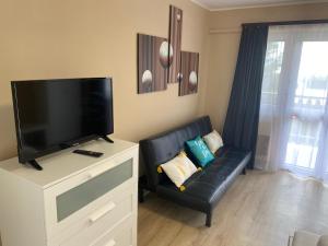 TV a/nebo společenská místnost v ubytování SunSet Beach Apartman