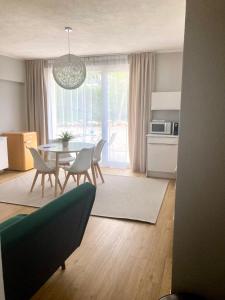 A kitchen or kitchenette at Gartenhaus5