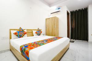 Ένα ή περισσότερα κρεβάτια σε δωμάτιο στο FabHotel New Silver Crown