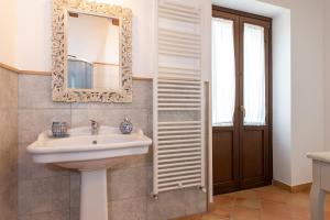 Koupelna v ubytování Palazzo Don Carlo + 35 fotografií