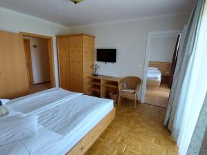 Posteľ alebo postele v izbe v ubytovaní Apartment Sonnenblume by Interhome