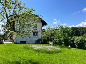 Vonkajšia záhrada v ubytovaní Apartment Sonnenblume by Interhome