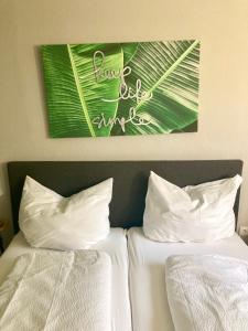 A bed or beds in a room at Gartenhaus5