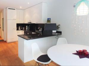 Kuchyň nebo kuchyňský kout v ubytování Apartment Sonnenbergweg 5 by Interhome