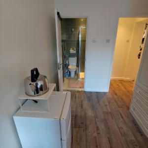 a bathroom with a sink and a toilet in a room at EnSuite Room with private shower, walking distance to Harry Potter Studios in Leavesden Green