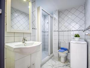 Kúpeľňa v ubytovaní Apartment Blaumar by Interhome