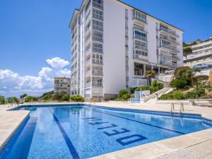 Bazén v ubytovaní Apartment Blaumar by Interhome alebo v jeho blízkosti