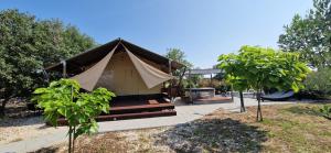 Zahrada ubytování Grande Glamping with Pool