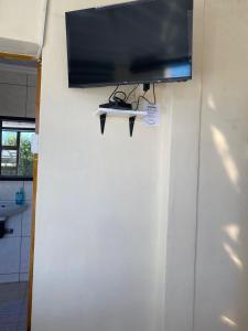 Μια τηλεόραση ή/και κέντρο ψυχαγωγίας στο Mercy Land Guesthouse +11 φωτογραφίες