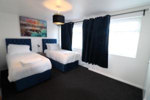a room with two beds and a window at Central Modern House, Greenhithe in Kent