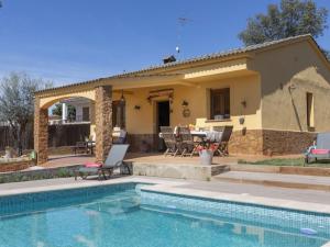 Bazén v ubytování Holiday Home Ca La Lou by Interhome nebo v jeho okolí