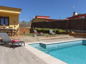 Bazén v ubytování Holiday Home Ca La Lou by Interhome nebo v jeho okolí