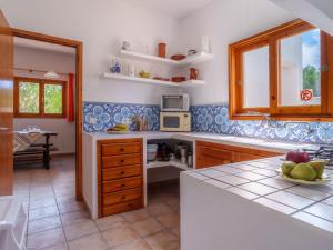 Kuchyňa alebo kuchynka v ubytovaní Holiday Home Es Pujols by Interhome