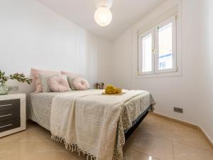 Posteľ alebo postele v izbe v ubytovaní Apartment Narcis by Interhome