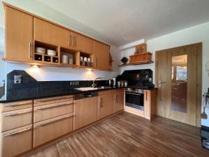 Kuchyňa alebo kuchynka v ubytovaní Apartment Hüttaler by Interhome