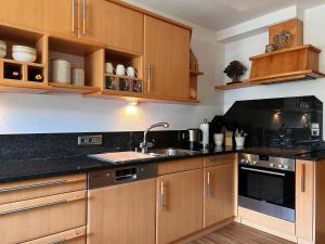 Kuchyňa alebo kuchynka v ubytovaní Apartment Hüttaler by Interhome
