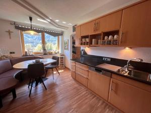 Kuchyňa alebo kuchynka v ubytovaní Apartment Hüttaler by Interhome