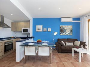 cocina y sala de estar con pared azul en Apartment Cavall Bernat by Interhome, en Platja d'Aro