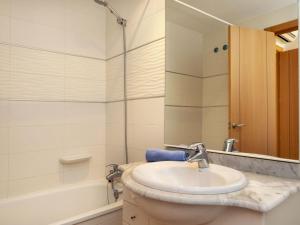 Kúpeľňa v ubytovaní Apartment Cala Lidia by Interhome