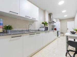 Kuchyň nebo kuchyňský kout v ubytování Apartment Dumitru by Interhome + 15 fotografií