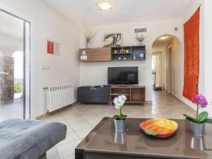 a living room with a couch and a tv at Holiday Home Villa Cuba by Interhome in Peñíscola