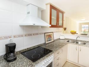 Kuchyňa alebo kuchynka v ubytovaní Holiday Home Villa Cuba by Interhome