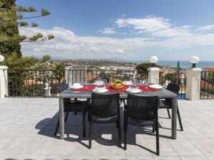 Balkón alebo terasa v ubytovaní Holiday Home Villa Cuba by Interhome