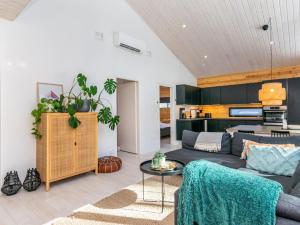 Η κουζίνα ή μικρή κουζίνα στο Holiday Home Villa väiski by Interhome