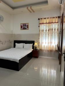Postel nebo postele na pokoji v ubytování Ngọc Nam Hotel