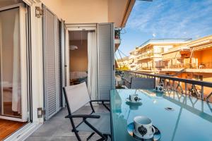 Balkón alebo terasa v ubytovaní Upscale Modern Escape in the Historic Center