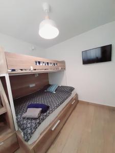 Posteľ alebo postele v izbe v ubytovaní Gran piso en Puerto deportivo Marina Palamós IDEAL FAMILIAS