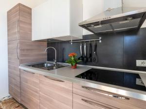 Kitchen o kitchenette sa Locazione Turistica Mimosa by Interhome