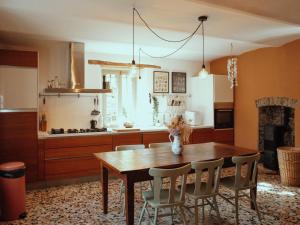Kuchyň nebo kuchyňský kout v ubytování Holiday Home Niosa by Interhome