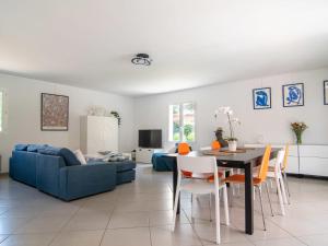 Posezení v ubytování Holiday Home Villa Matisse by Interhome