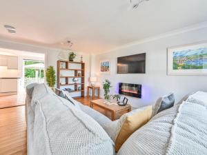 Televisyen dan/atau pusat hiburan di Holiday Home Sea Breeze by Interhome +28 gambar