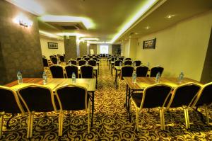 The business area and/or conference room at Golden Deluxe Hotel