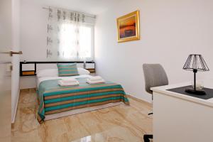 Postel nebo postele na pokoji v ubytování Modern 2-Bed Apt, Late check in available