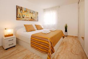 Postel nebo postele na pokoji v ubytování Modern 2-Bed Apt, Late check in available
