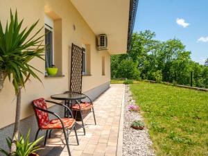 Κήπος έξω από το Holiday Home Korina by Interhome