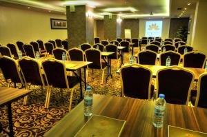 The business area and/or conference room at Golden Deluxe Hotel